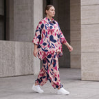 Satinbluse mit floralem Rose/Blau/Pink Print Hemdkragen Knopfleiste in gerundeter Form