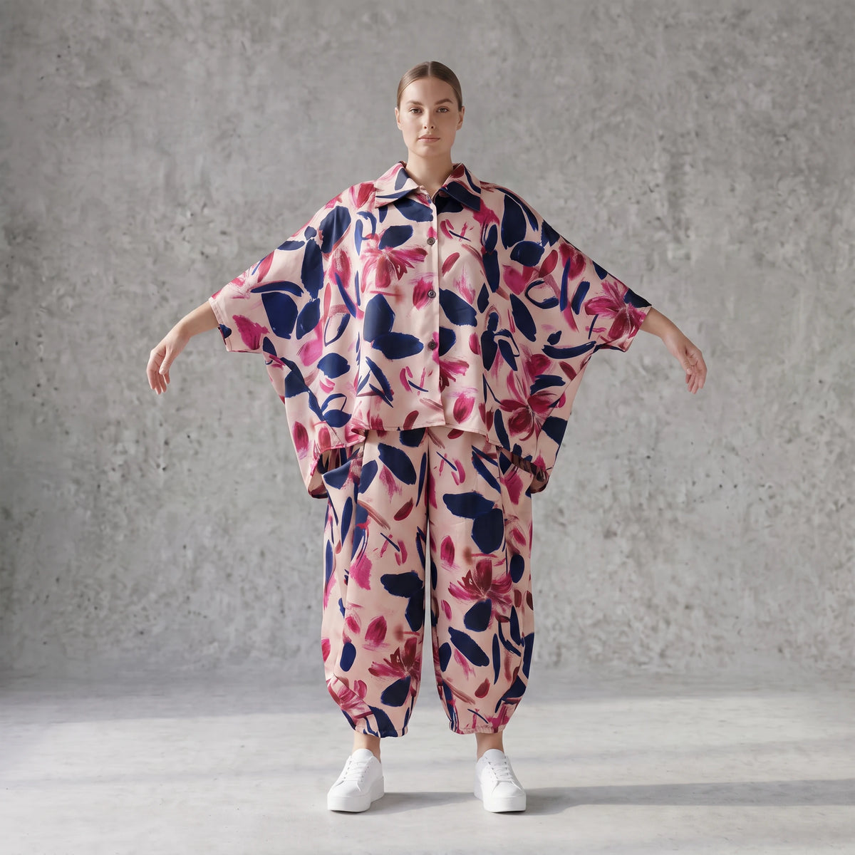 Ballonhose aus Satin mit Blumenprint in Rose/Blau/Pink mit Gummibund und Beuteltaschen