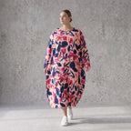 Ballonkleid aus Satin mit floralem Print in Rose/Blau/Pink Rundhals Langarm weit weich