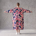 Ballonkleid aus Satin mit floralem Print in Rose/Blau/Pink Rundhals Langarm weit weich