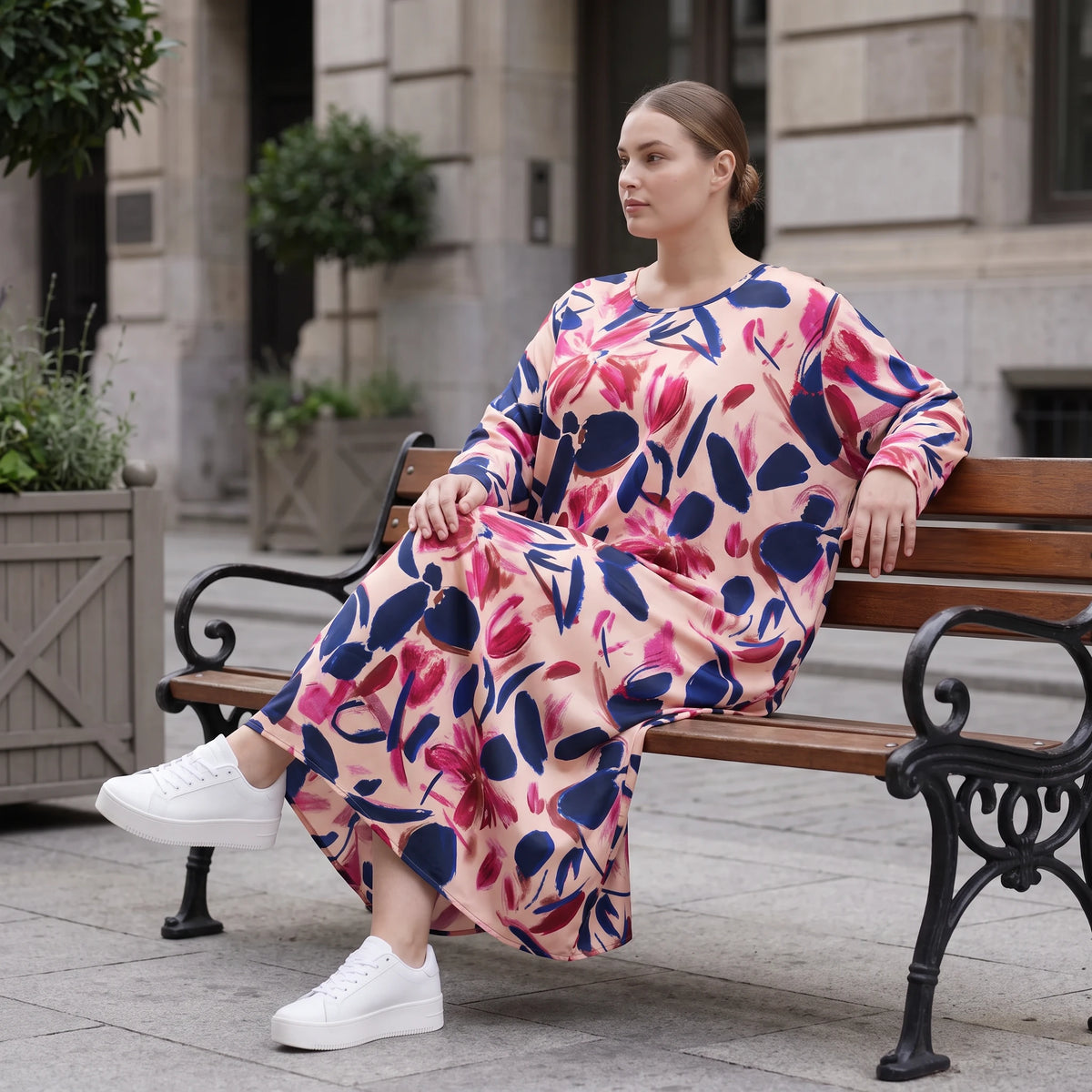 Ballonkleid aus Satin mit floralem Print in Rose/Blau/Pink Rundhals Langarm weit weich