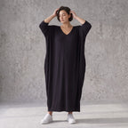 Schwarzes Ballonkleid aus Stretchjersey mit Rundhalsausschnitt und Langarm zeitlos