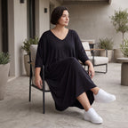 Schwarzes Ballonkleid aus Stretchjersey mit Rundhalsausschnitt und Langarm zeitlos
