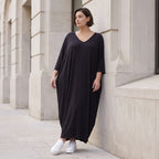 Schwarzes Ballonkleid aus Stretchjersey mit Rundhalsausschnitt und Langarm zeitlos