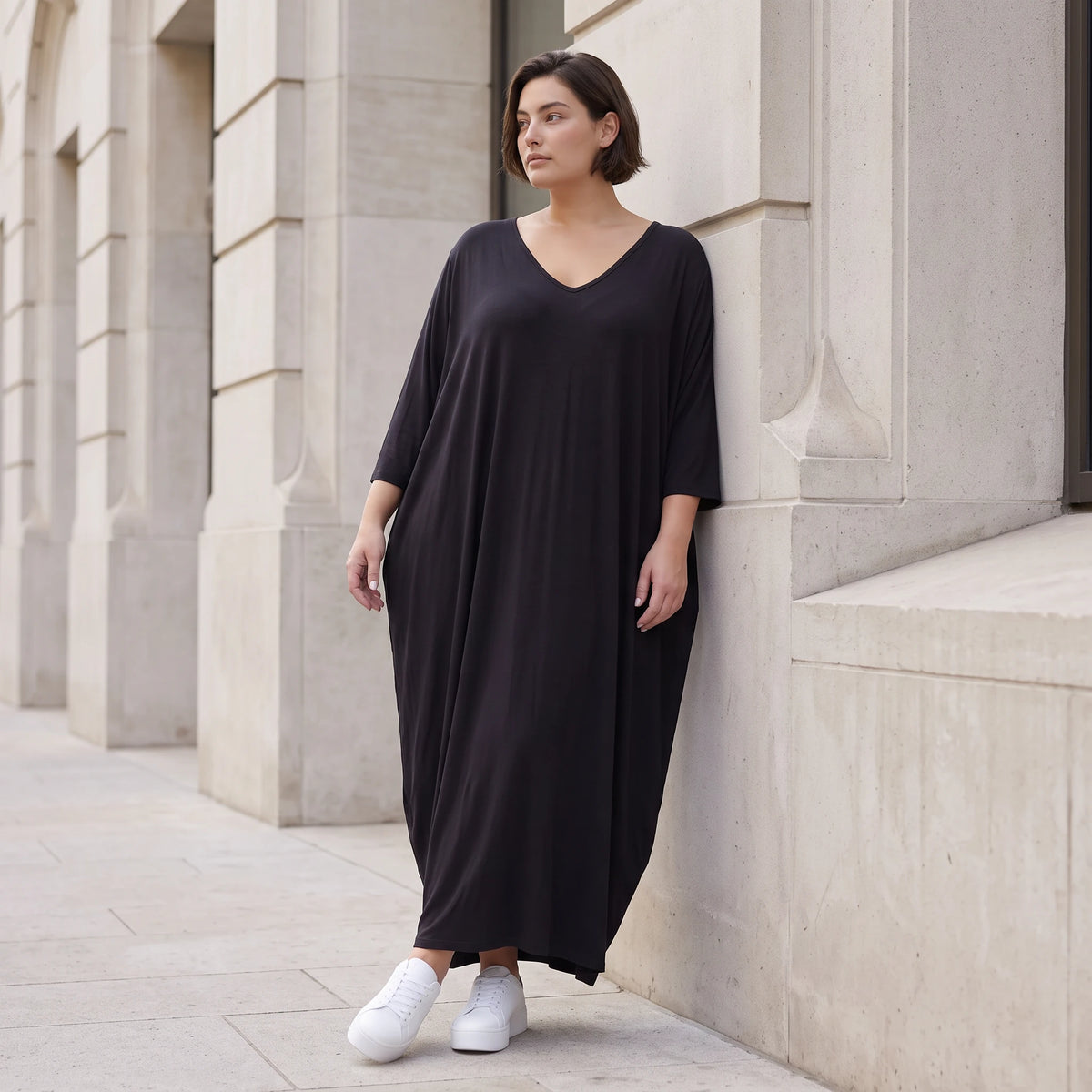 Schwarzes Ballonkleid aus Stretchjersey mit Rundhalsausschnitt und Langarm zeitlos