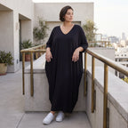 Schwarzes Ballonkleid aus Stretchjersey mit Rundhalsausschnitt und Langarm zeitlos