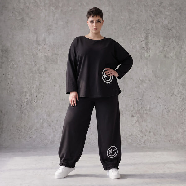 Oversized Hose aus flauschigem French Terry mit Smileydruck und bequem gesmoktem Saum