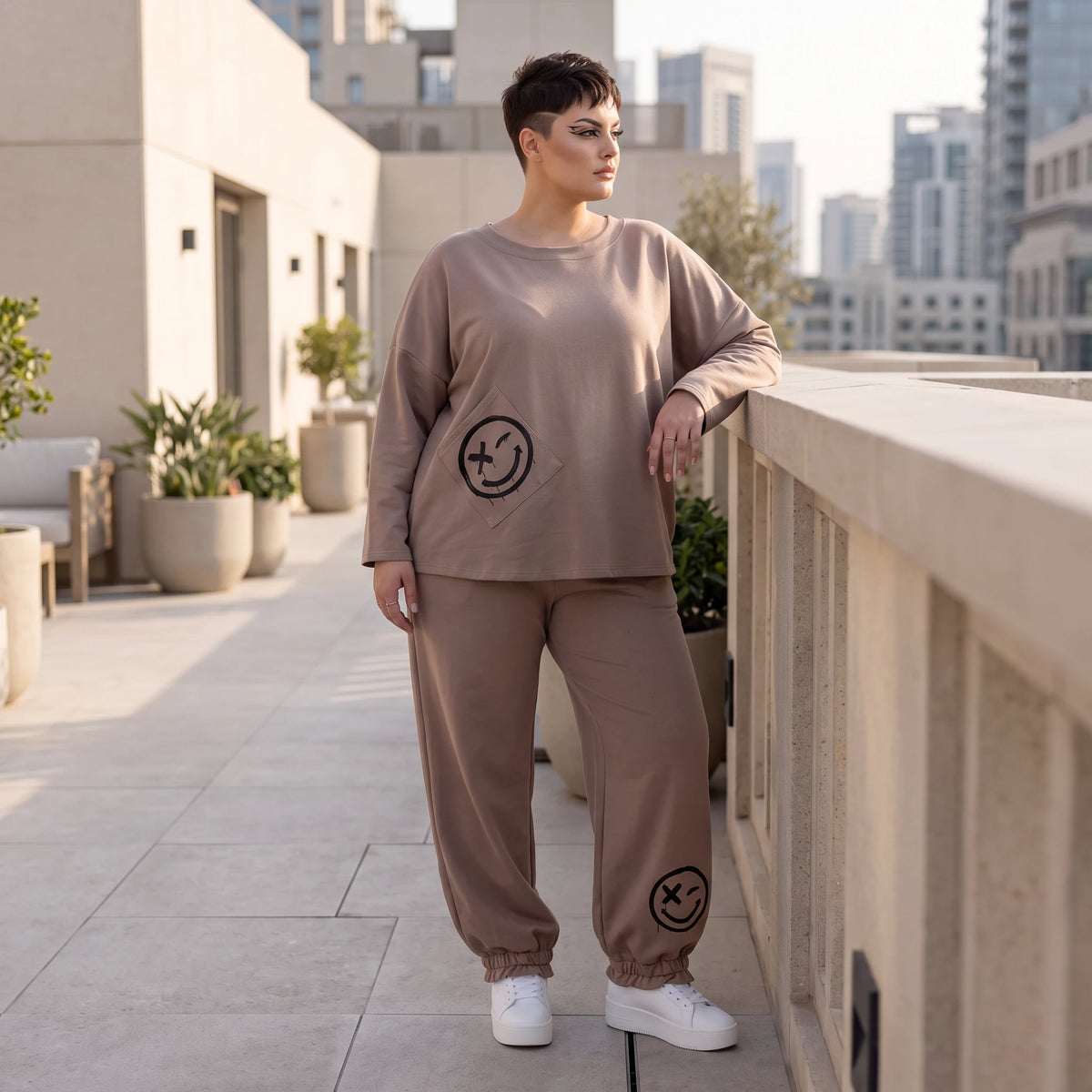 French-Terry Oversizedhose mit Smiley-Print gesmoktem Saum und Seitentaschen Streetstyle