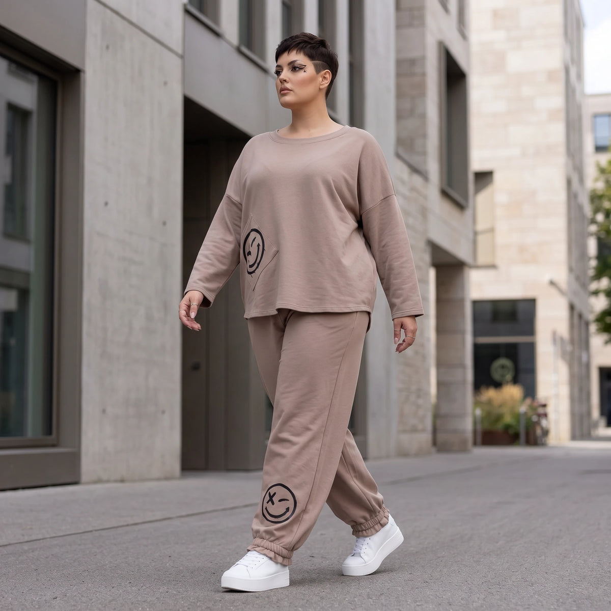 French-Terry Oversizedhose mit Smiley-Print gesmoktem Saum und Seitentaschen Streetstyle