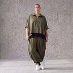 Khaki Lyocellbluse aus weichem Twill mit Hemdkragen gerundetem Schnitt und 3/4-Arm