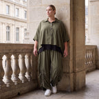 Khaki Lyocellbluse aus weichem Twill mit Hemdkragen gerundetem Schnitt und 3/4-Arm