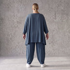 Shirt in Petrol aus weichem Lyocell in A-Linie mit Biesenmusterung und Zipfelsaum
