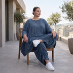 Shirt in Petrol aus weichem Lyocell in A-Linie mit Biesenmusterung und Zipfelsaum
