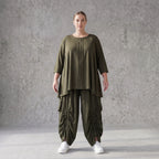 Khakifarbenes Lyocellshirt aus Twill mit Biesenmuster in A-Linie und 3/4-Arm Zipfelsaum