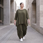 Khakifarbenes Lyocellshirt aus Twill mit Biesenmuster in A-Linie und 3/4-Arm Zipfelsaum