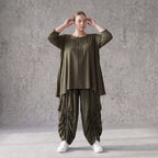 Khakifarbenes Lyocellshirt aus Twill mit Biesenmuster in A-Linie und 3/4-Arm Zipfelsaum