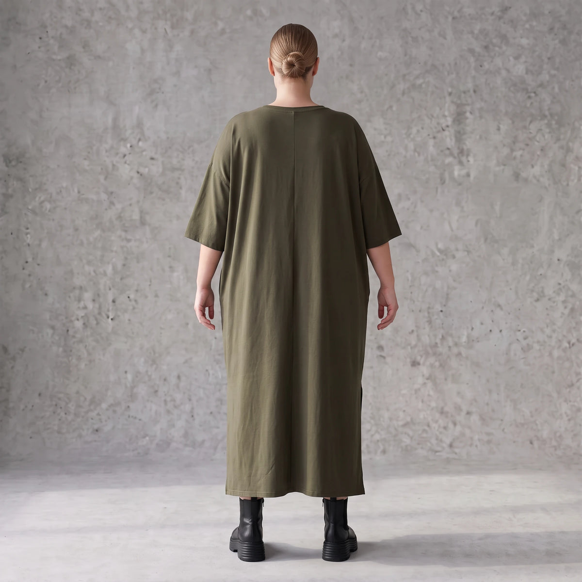 Khaki Lyocellkleid in A-Linie mit Rundhalsausschnitt und V-Ausschnitt mit Seitentaschen