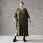 Khaki Lyocellkleid in A-Linie mit Rundhalsausschnitt und V-Ausschnitt mit Seitentaschen