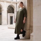 Khaki Lyocellkleid in A-Linie mit Rundhalsausschnitt und V-Ausschnitt mit Seitentaschen