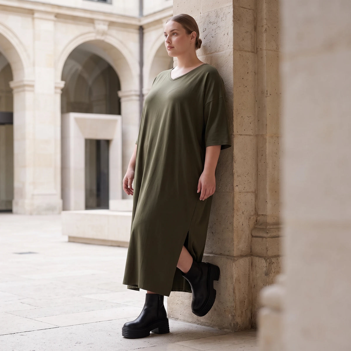 Khaki Lyocellkleid in A-Linie mit Rundhalsausschnitt und V-Ausschnitt mit Seitentaschen