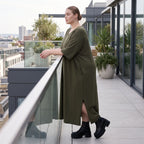 Khaki Lyocellkleid in A-Linie mit Rundhalsausschnitt und V-Ausschnitt mit Seitentaschen