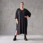 Fließendes A-Linien-Kleid aus Lyocell mit V-Ausschnitt Seitennahttaschen Saumschlitzen