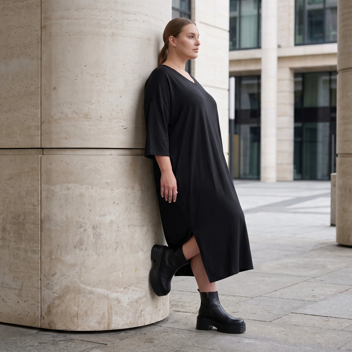 Fließendes A-Linien-Kleid aus Lyocell mit V-Ausschnitt Seitennahttaschen Saumschlitzen