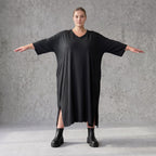 Fließendes A-Linien-Kleid aus Lyocell mit V-Ausschnitt Seitennahttaschen Saumschlitzen