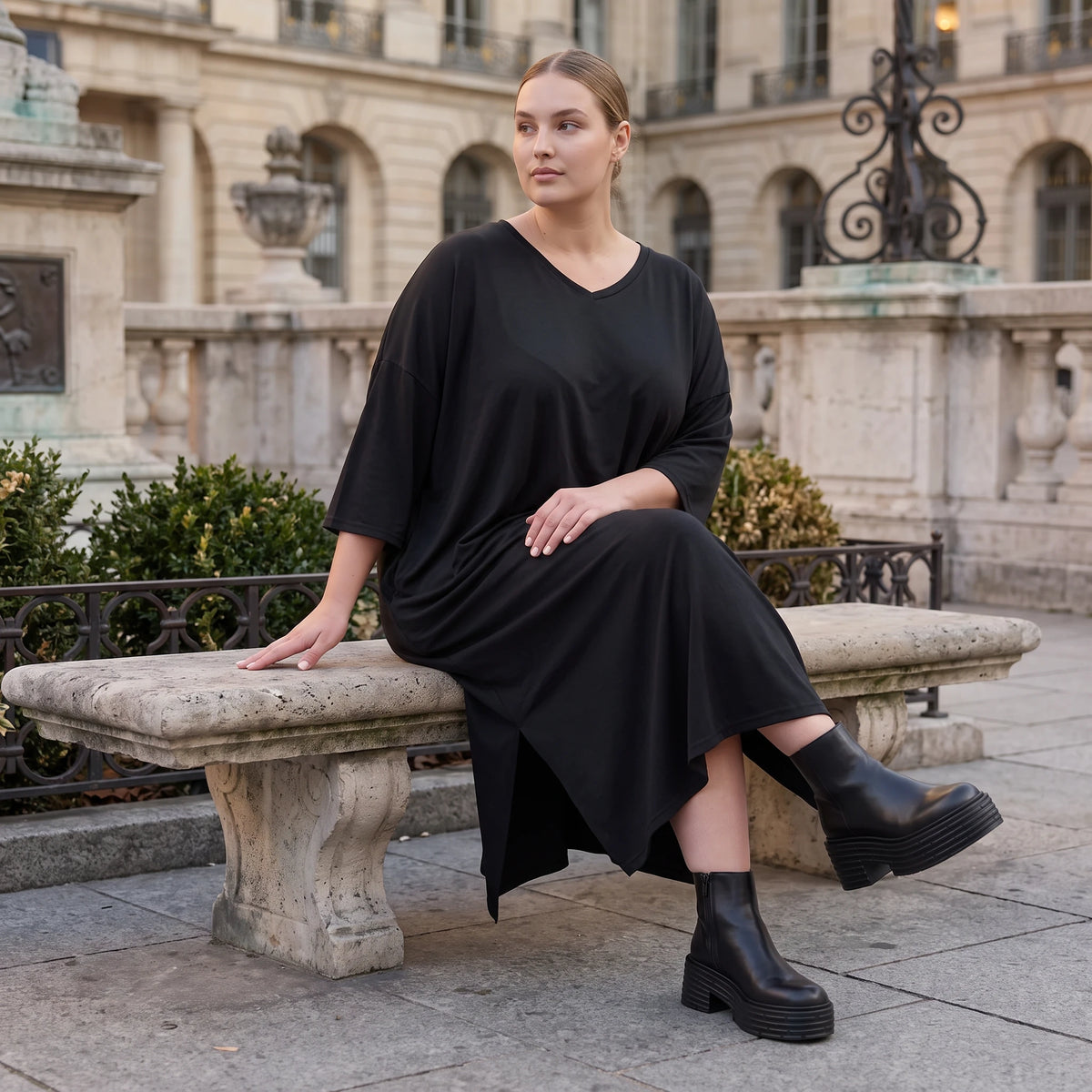Fließendes A-Linien-Kleid aus Lyocell mit V-Ausschnitt Seitennahttaschen Saumschlitzen
