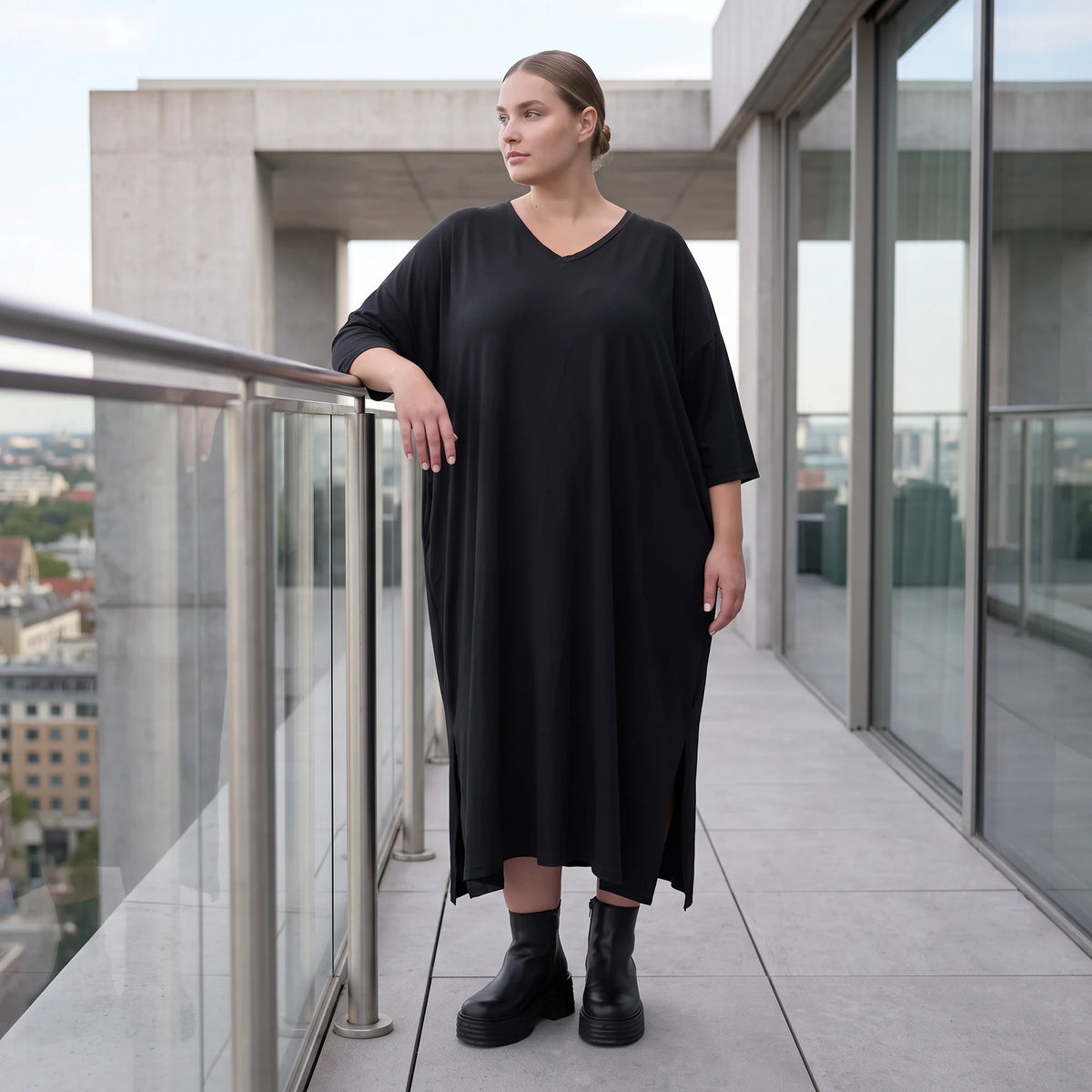 Fließendes A-Linien-Kleid aus Lyocell mit V-Ausschnitt Seitennahttaschen Saumschlitzen