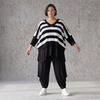 Warmes Strickshirt in weichem Stretchstrick mit V-Ausschnitt in kastiger Destroyedoptik
