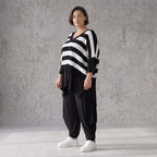 Warmes Strickshirt in weichem Stretchstrick mit V-Ausschnitt in kastiger Destroyedoptik