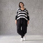 Warmes Strickshirt in weichem Stretchstrick mit V-Ausschnitt in kastiger Destroyedoptik
