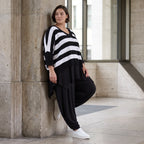 Warmes Strickshirt in weichem Stretchstrick mit V-Ausschnitt in kastiger Destroyedoptik