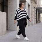 Warmes Strickshirt in weichem Stretchstrick mit V-Ausschnitt in kastiger Destroyedoptik