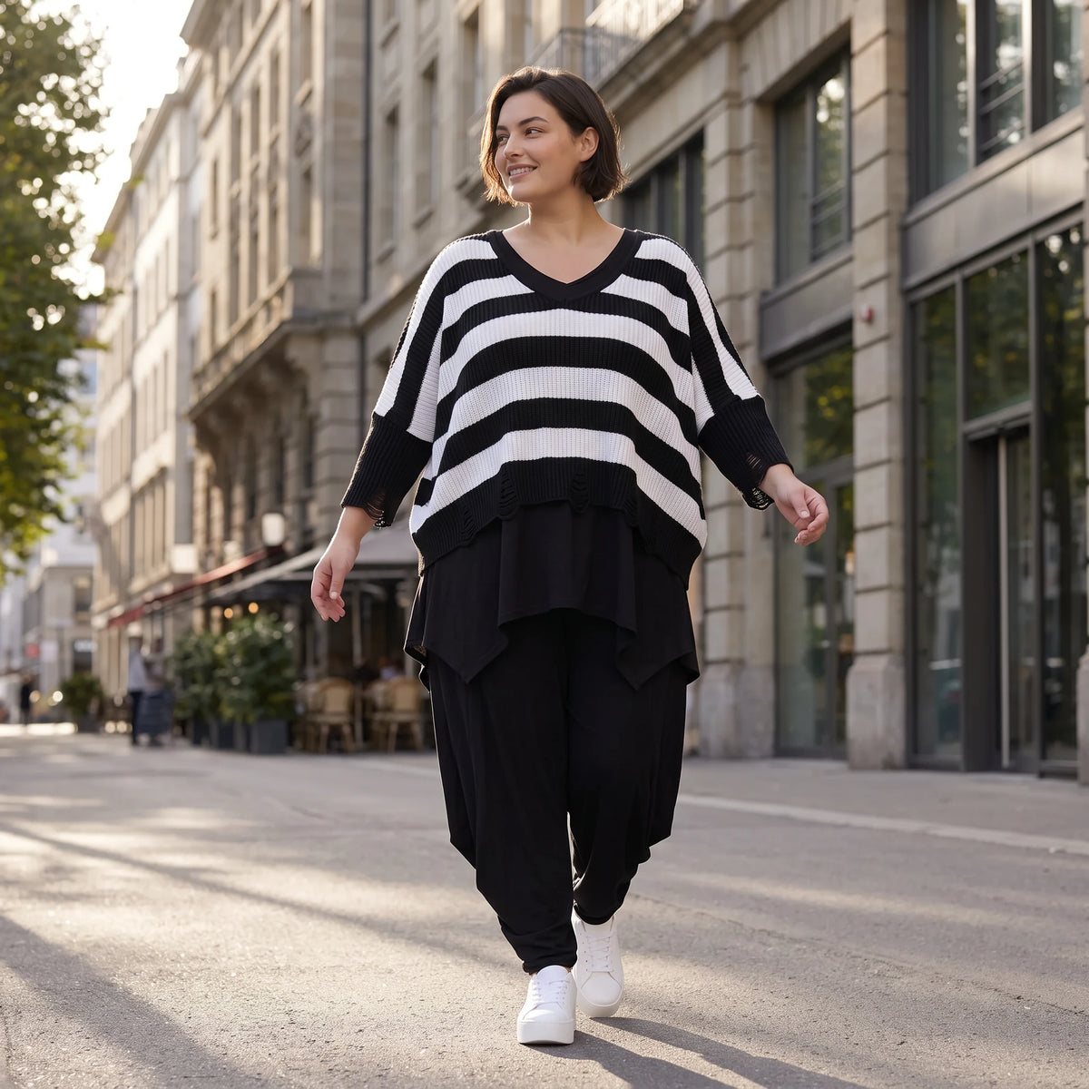 Warmes Strickshirt in weichem Stretchstrick mit V-Ausschnitt in kastiger Destroyedoptik