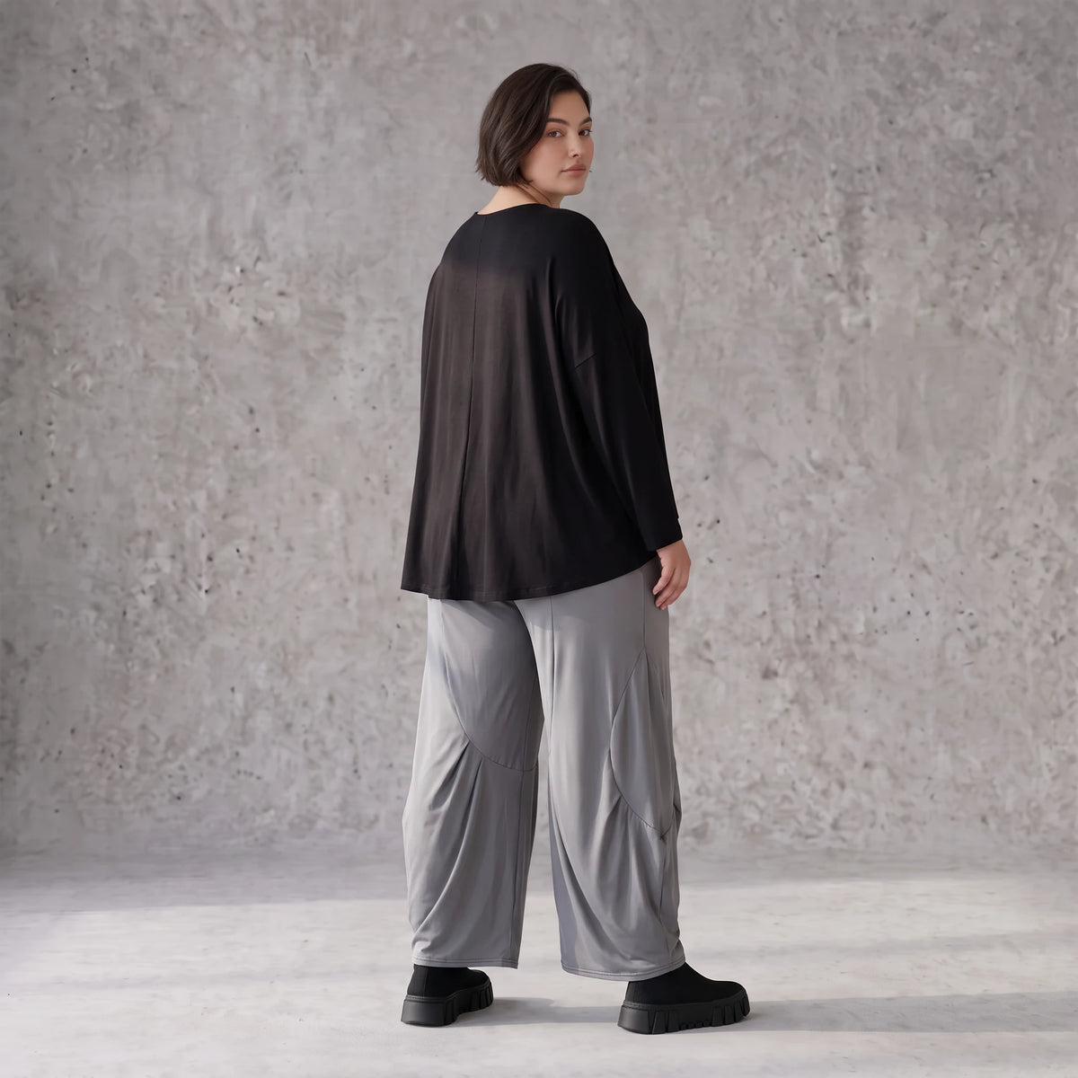 Graue Ballonhose aus Slinkystoff mit Schlupfbund in weiter Form für Büro und Alltag