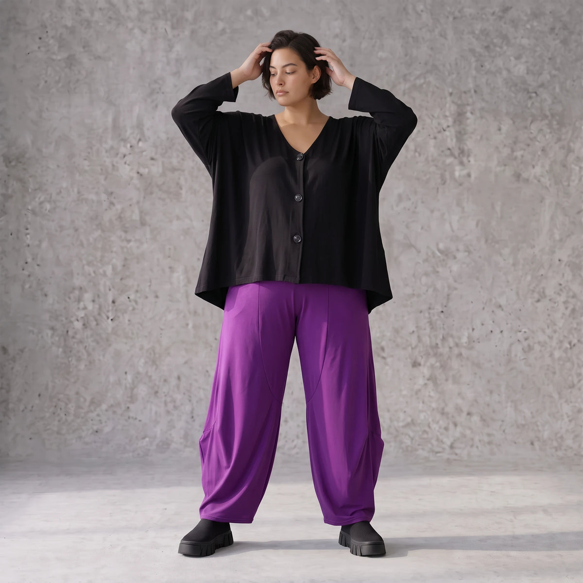 Violette Ballonhose aus softem Slinkystretch mit weitem Bein Flügeltaschen Schlupfbund