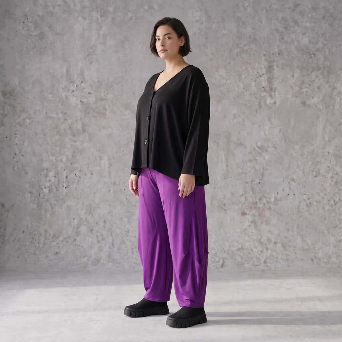 Violette Ballonhose aus softem Slinkystretch mit weitem Bein Flügeltaschen Schlupfbund