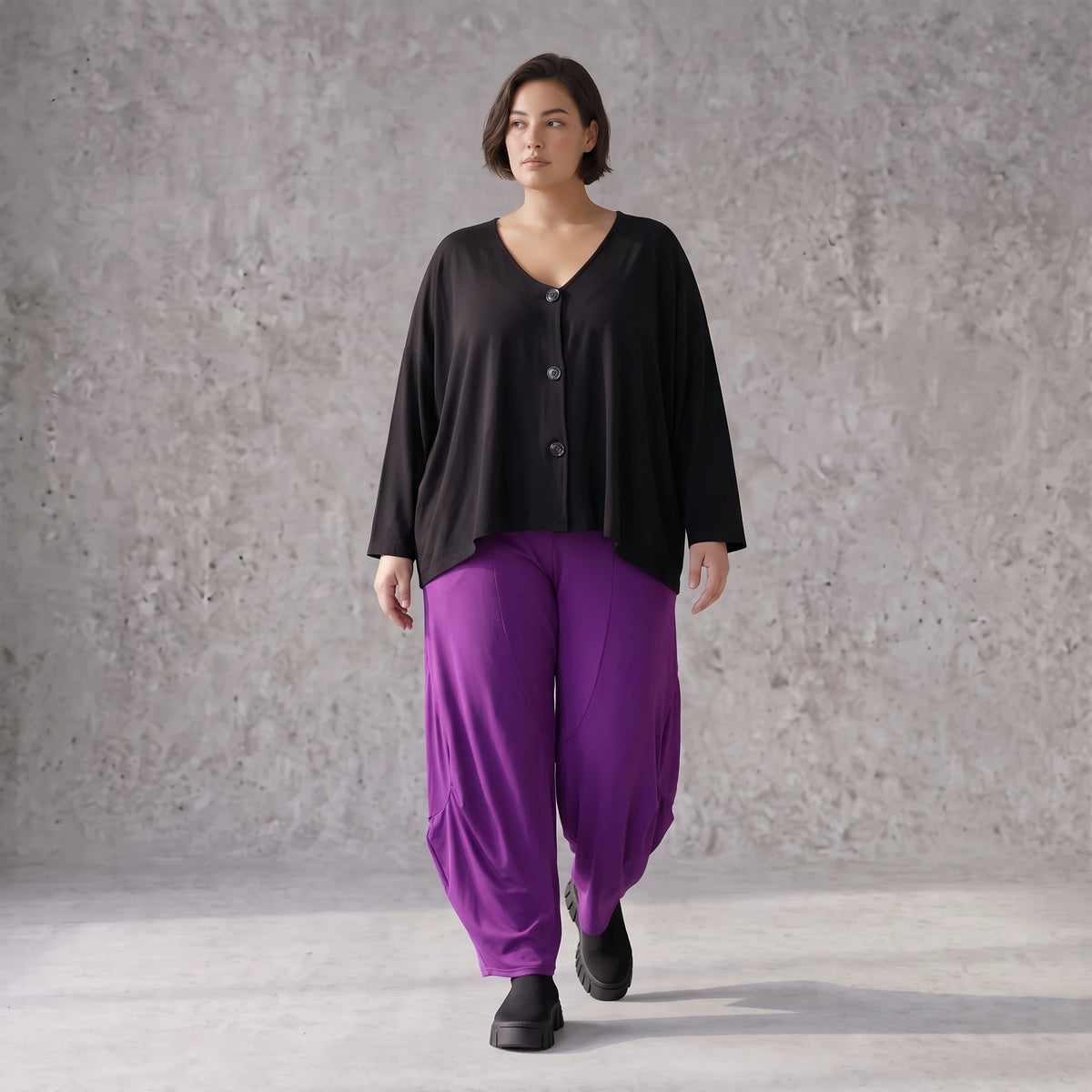 Violette Ballonhose aus softem Slinkystretch mit weitem Bein Flügeltaschen Schlupfbund