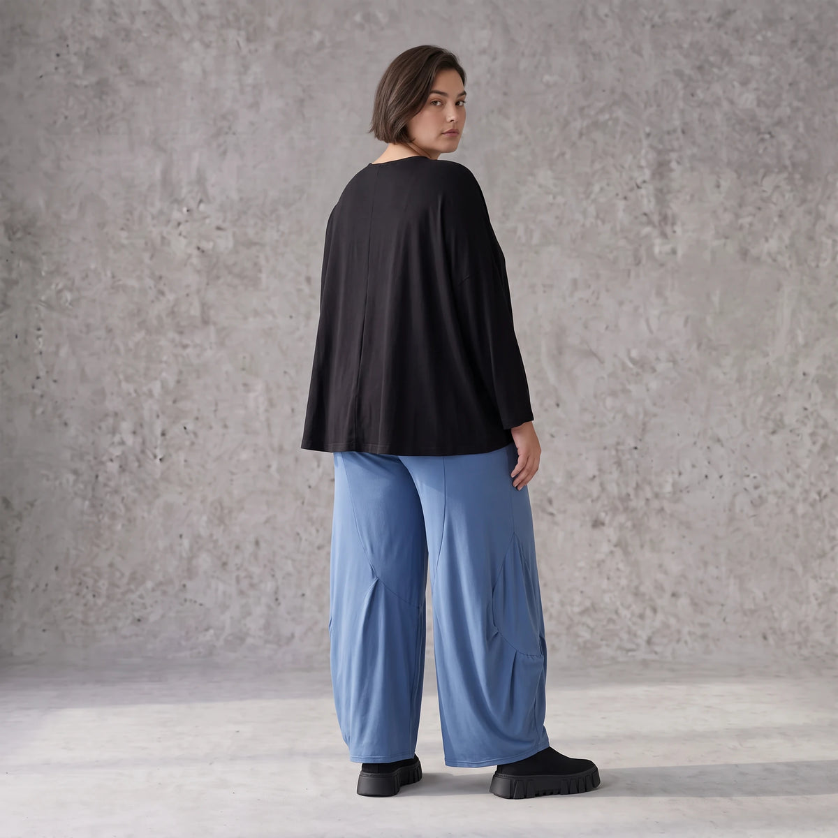Blaue Ballonhose aus fließendem Slinkystoff mit Stretch und weitem Bein ohne Verschluss