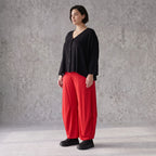 Rote Ballonhose aus Slinkystoff mit Stretch und weitem Bein als bequeme Schlupfhose