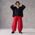Rote Ballonhose aus Slinkystoff mit Stretch und weitem Bein als bequeme Schlupfhose
