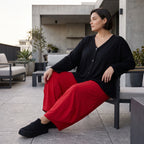 Rote Ballonhose aus Slinkystoff mit Stretch und weitem Bein als bequeme Schlupfhose
