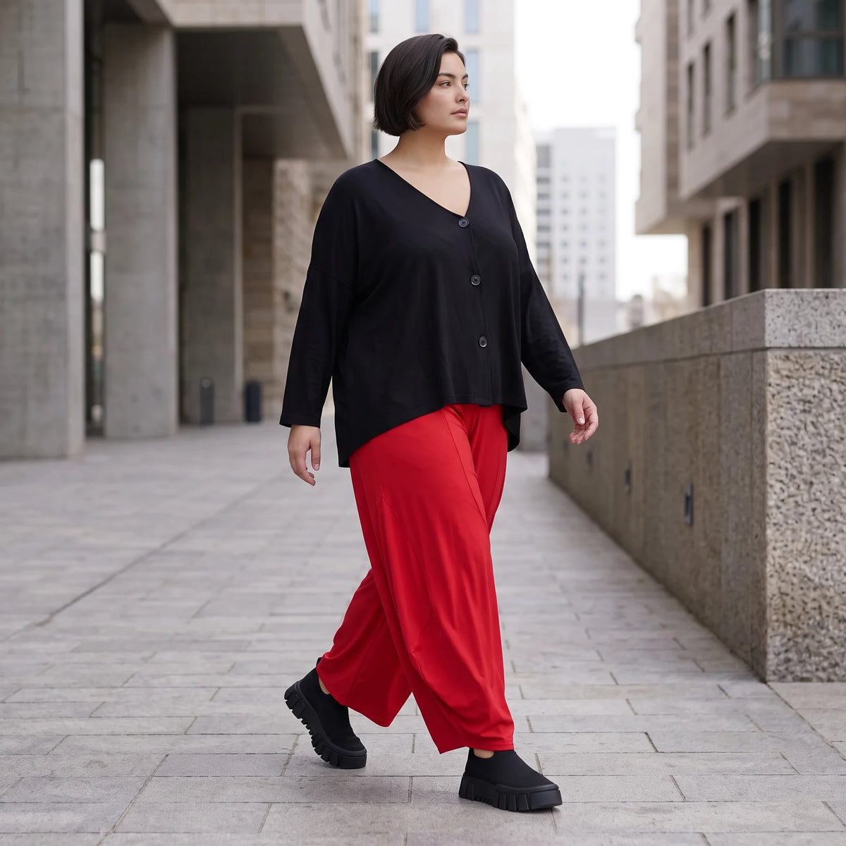 Rote Ballonhose aus Slinkystoff mit Stretch und weitem Bein als bequeme Schlupfhose