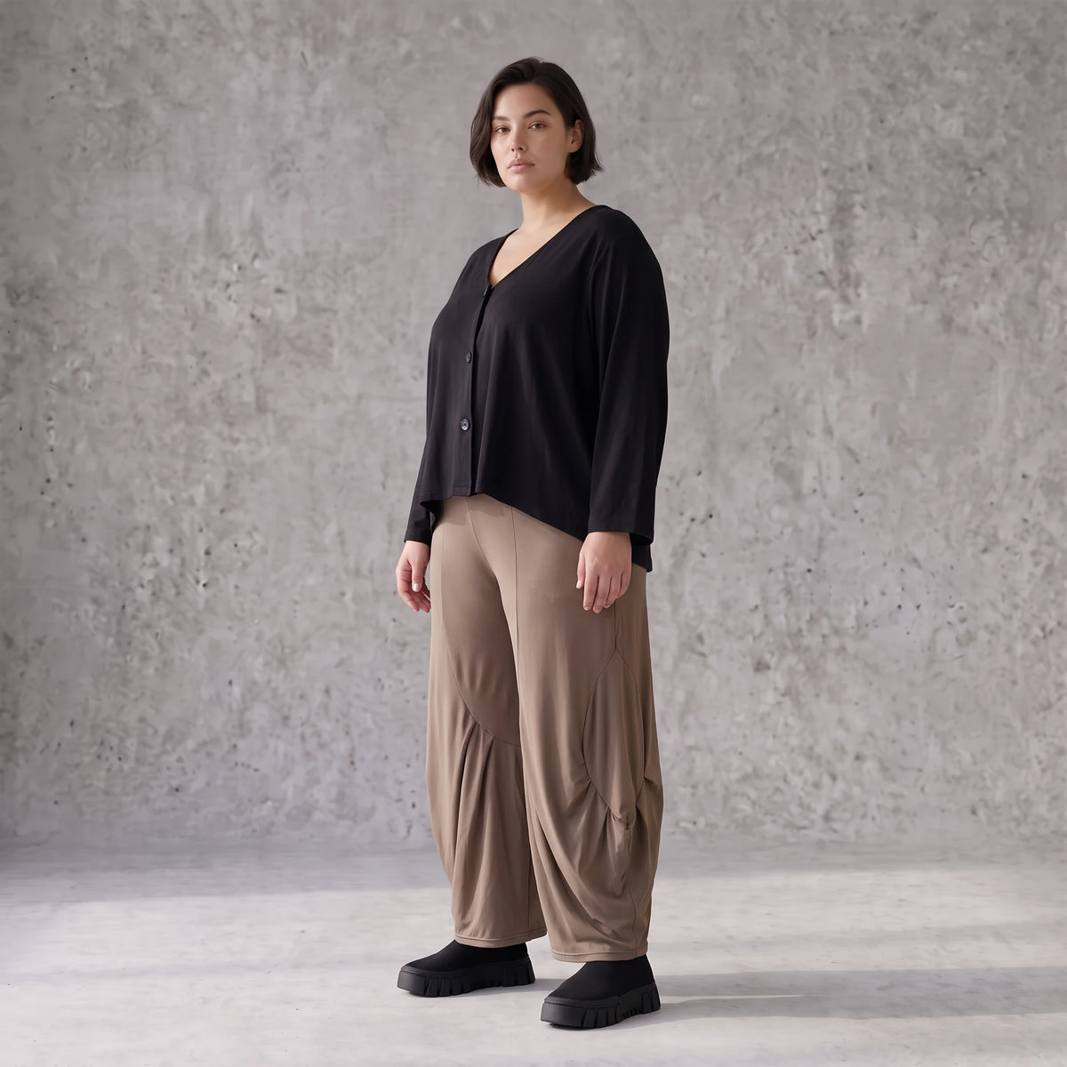 Ballonhose in Camel aus Slinkystoff mit Stretch in weiter Form für Alltag und Büro Look