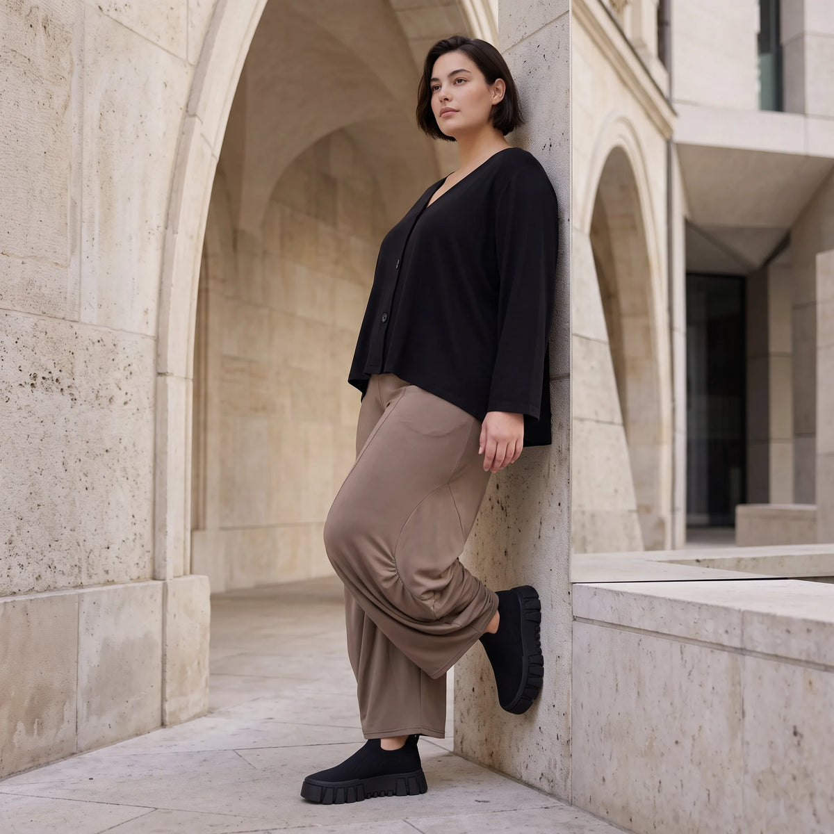 Ballonhose in Camel aus Slinkystoff mit Stretch in weiter Form für Alltag und Büro Look