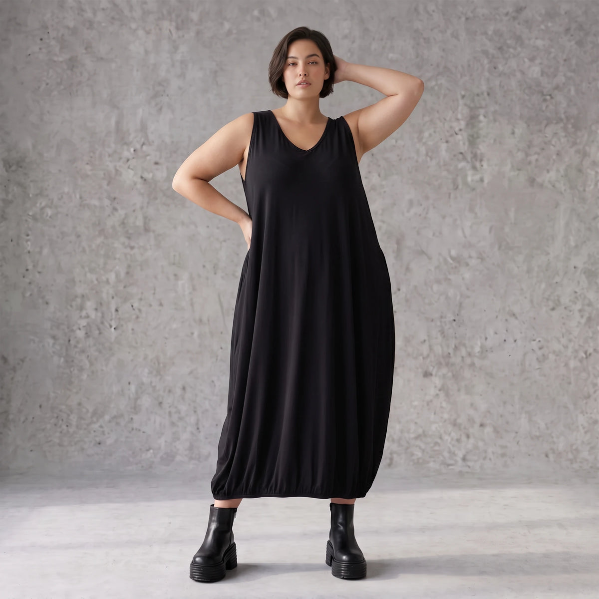 Ärmelloses Ballonkleid aus weichem Jersey mit V-Ausschnitt und elastischem Gummisaum
