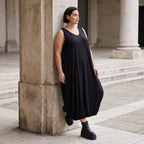 Ärmelloses Ballonkleid aus weichem Jersey mit V-Ausschnitt und elastischem Gummisaum