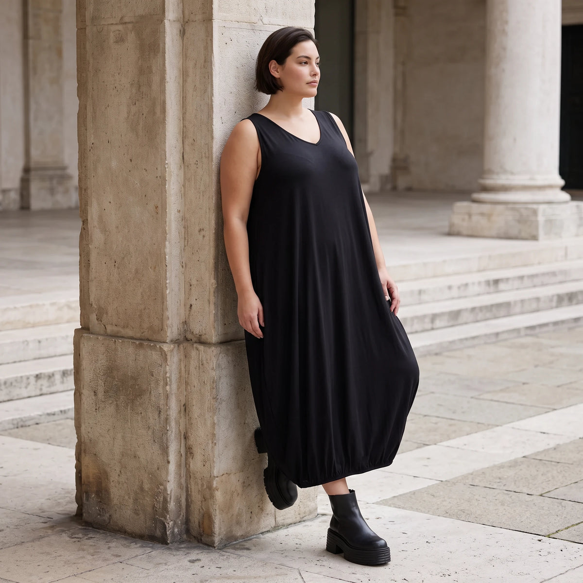 Ärmelloses Ballonkleid aus weichem Jersey mit V-Ausschnitt und elastischem Gummisaum
